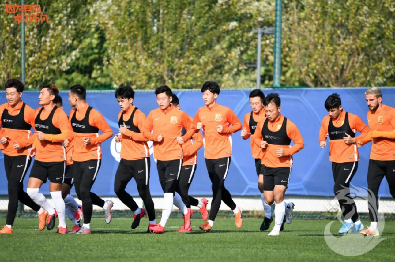 阿尔艾因外援训练状态火热,世俱杯淘汰赛关键战 阿尔艾因外援训练状态火热,世俱杯淘汰赛关键战