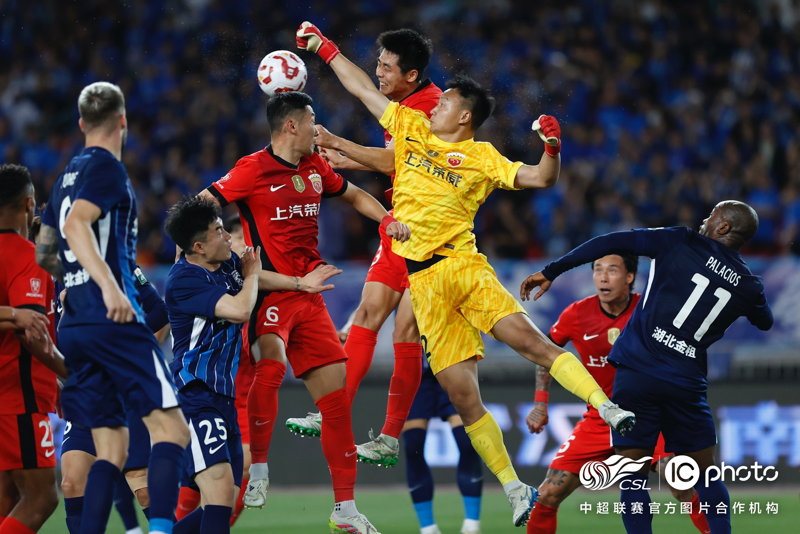 上海队取得胜利,登上联赛领先位置的简单介绍 上海队取得胜利,登上联赛领先位置的简单介绍