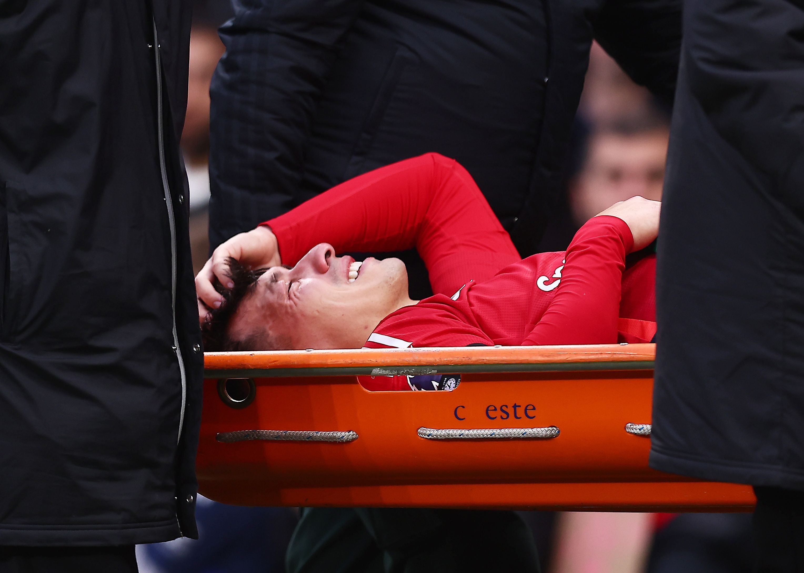 九游娱乐链接-篮球明星受伤！球队前景堪忧的简单介绍