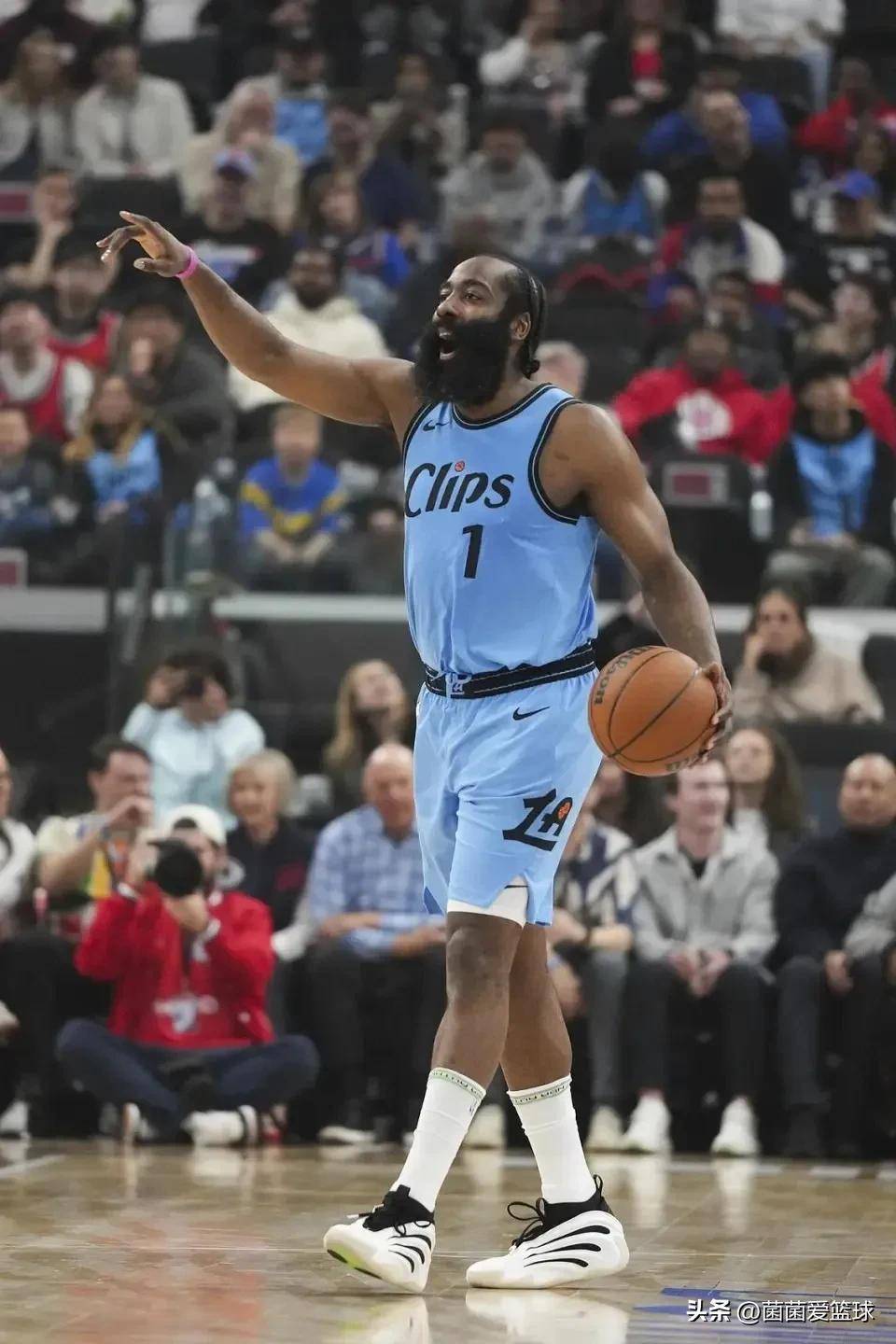 篮球球员专访:哈登公开谈论加盟费城人的想法 篮球球员专访:哈登公开谈论加盟费城人的想法