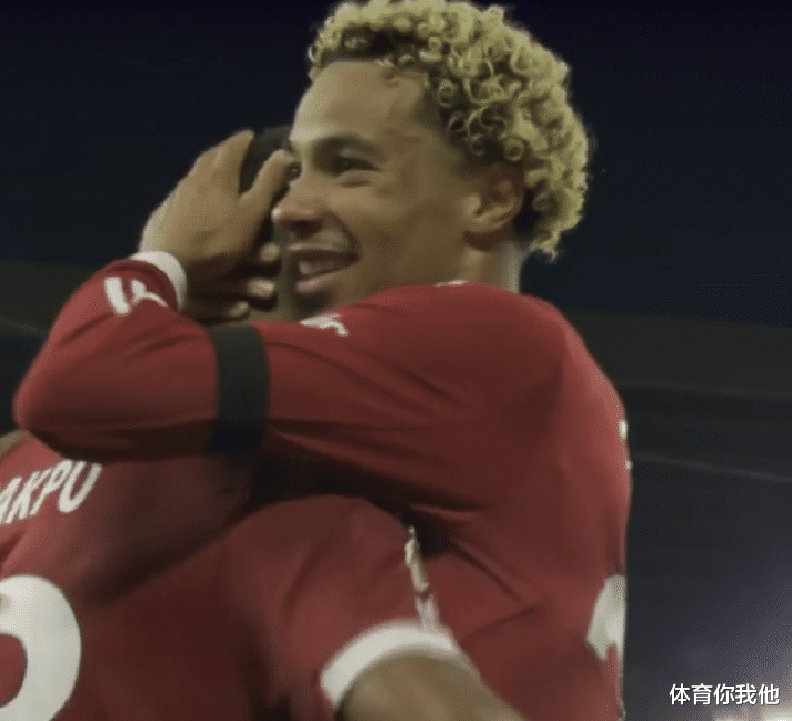 九游娱乐地址-利物浦中场成功连续传球，助攻建功