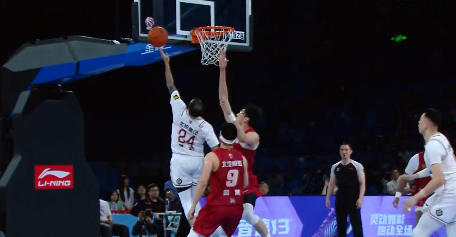 九游娱乐馆-内线悍将抢篮板下沉助攻展现的简单介绍