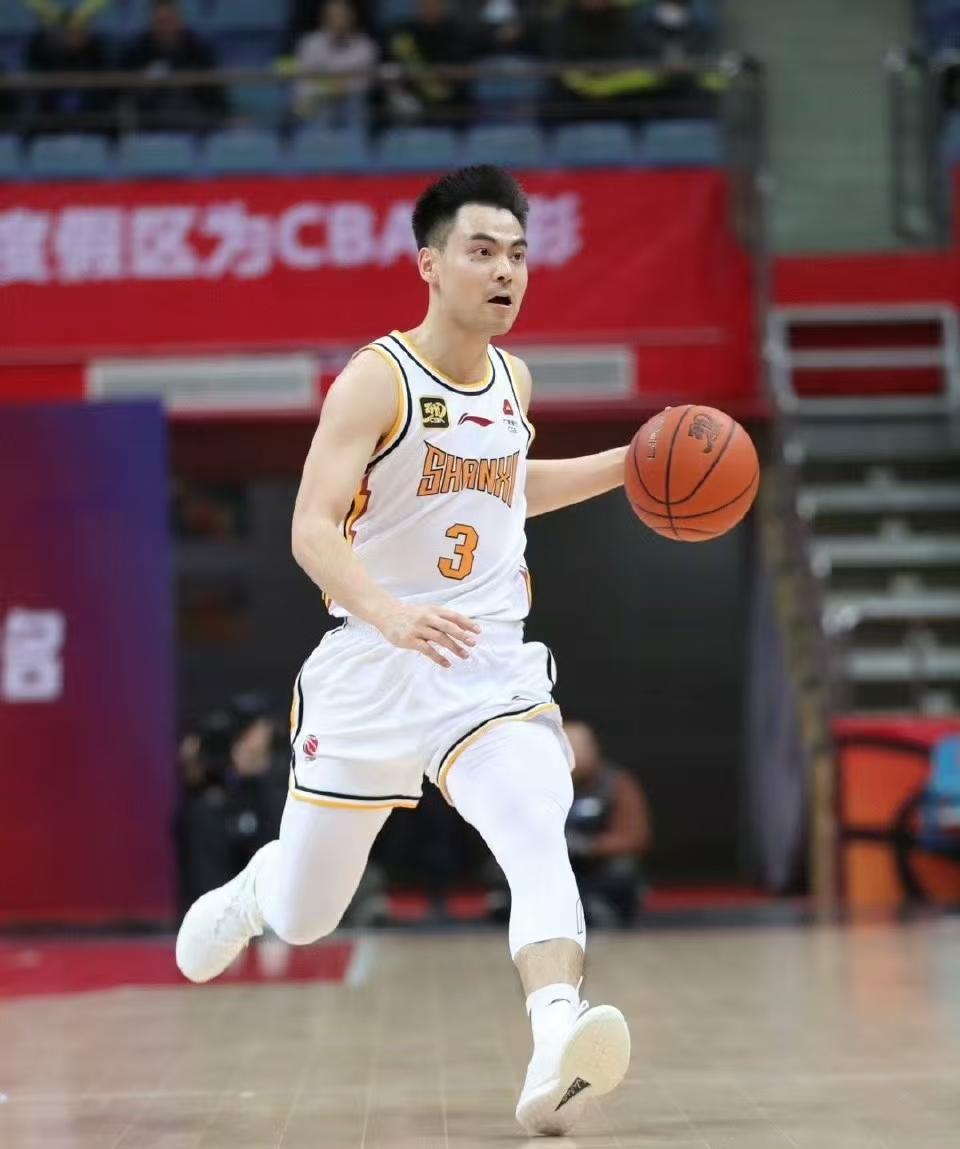 内线悍将抢篮板下沉助攻展现的简单介绍 内线悍将抢篮板下沉助攻展现的简单介绍