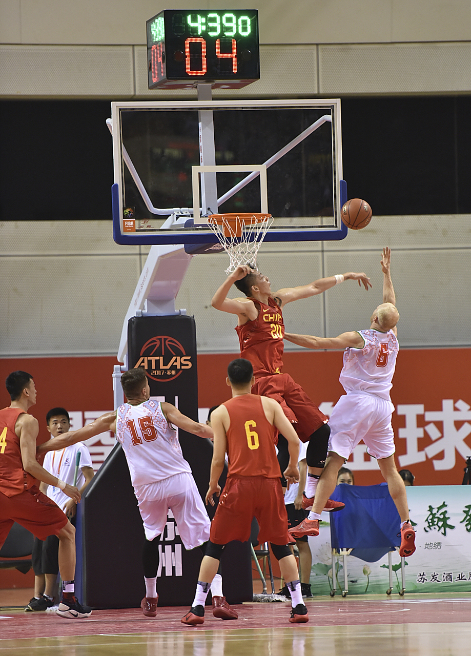 九游娱乐网站-强队对抗，中国职业篮球比赛场面火花四射的简单介绍