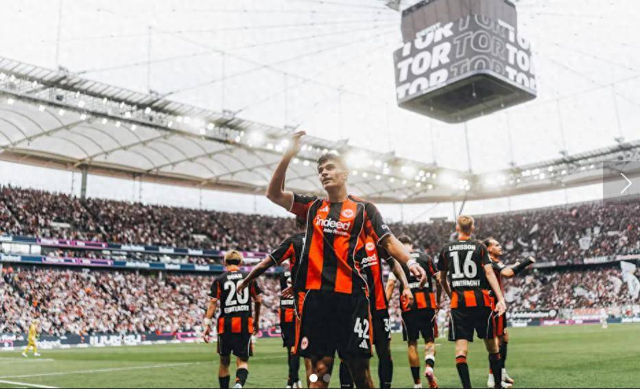 法兰克福主场大胜，豪取三分