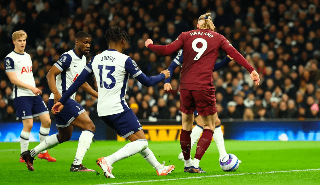 英超豪强交锋激烈,场上对决惊险刺激的简单介绍 英超豪强交锋激烈,场上对决惊险刺激的简单介绍