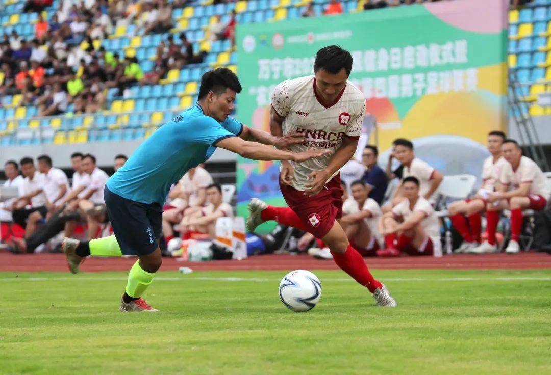 激战正酣，足球比赛掀起热潮